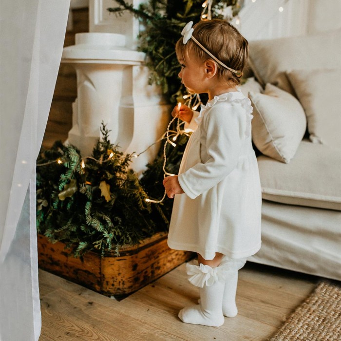 Kleid aus Velours mit Rüschen ecru