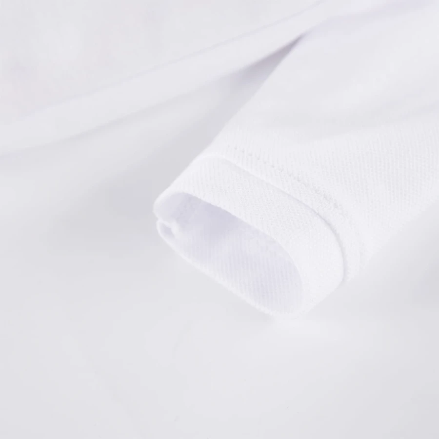 Weißer Baby-Body mit Kragen