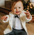 Weißer Baby-Body mit Kragen