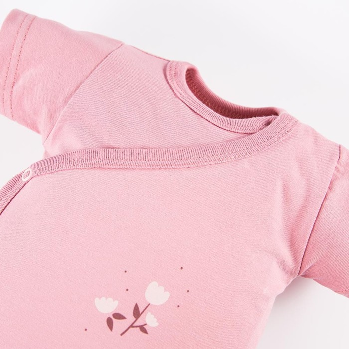 Rosa Wickelbody mit Blumenmotiv