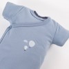 Blauer Babybody mit Wickelbody und Ballonmotiv