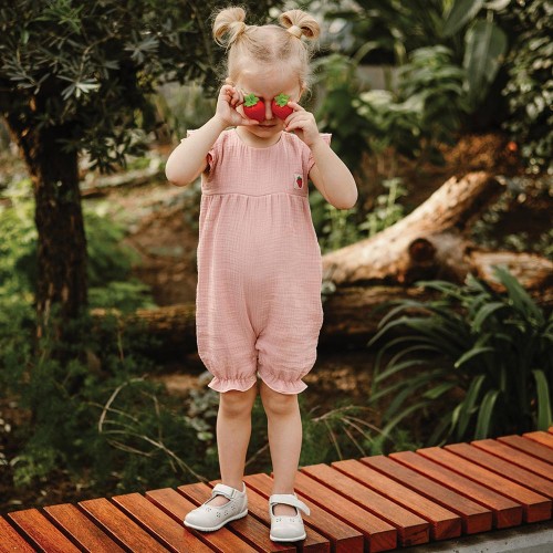 Kurzarmstrampler aus Musselin in Korallenrot