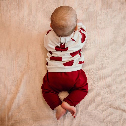 Kinderhose in Bordeauxrot