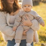 Strampler aus Merinowolle, der mit dem Kind mitwächst, beige