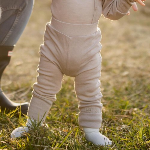 Beigefarbene Leggings aus Merinowolle, die mit dem Kind mitwachsen