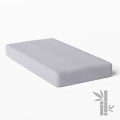 Wasserdichtes Bambus-Baby-Spannbetttuch, grau